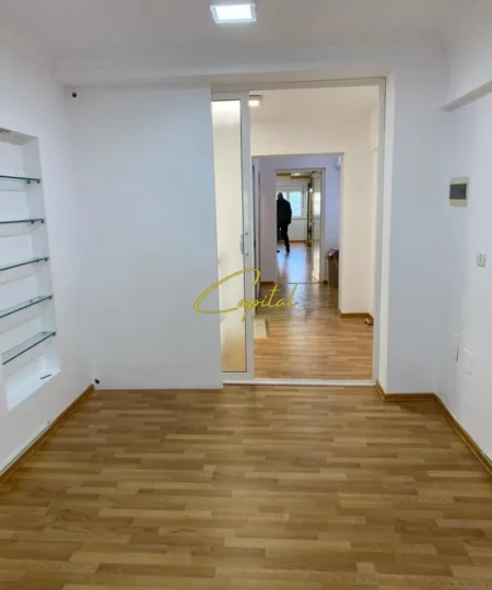 Tirane, jepet me qera ambjent biznesi Kati 0, 160 m² 1.400 € (QENDER)