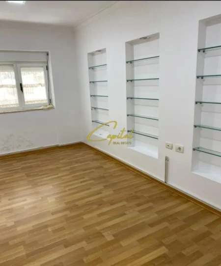 Tirane, jepet me qera ambjent biznesi Kati 0, 160 m² 1.400 € (QENDER)
