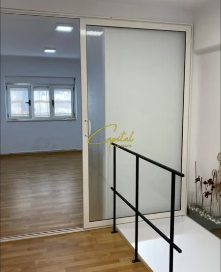 Tirane, jepet me qera ambjent biznesi Kati 0, 160 m² 1.400 € (QENDER)