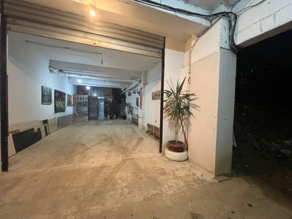 Tirane, jap me qera magazine Kati -1, 90 m² 600 € (Rruga 3 Deshmoret)