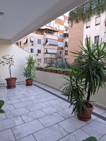 Tirane, jepet me qera apartament 1+1+Ballkon Kati 3, 71 m² 650 € (Kopshti Zoologjik)