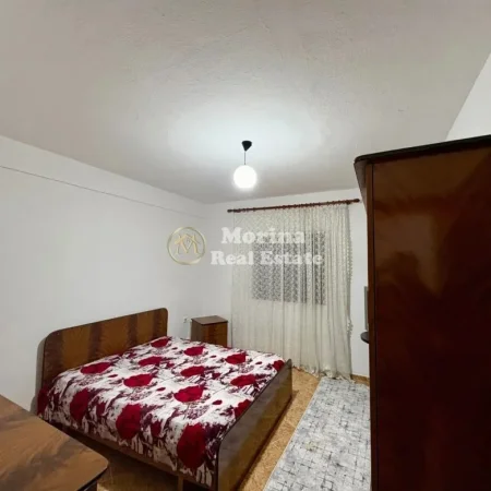 Tirane, jepet me qera apartament 3+1 Kati 4, 95 m² 450 € (Laprake)