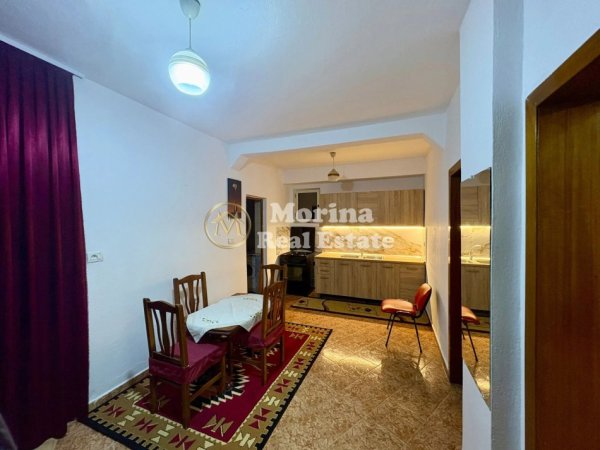 Tirane, jepet me qera apartament 3+1 Kati 4, 95 m² 450 € (Laprake)