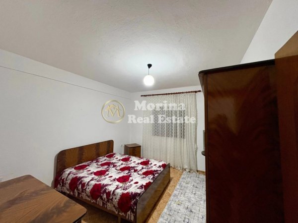 Tirane, jepet me qera apartament 3+1 Kati 4, 95 m² 450 € (Laprake)