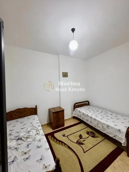 Tirane, jepet me qera apartament 3+1 Kati 4, 95 m² 450 € (Laprake)