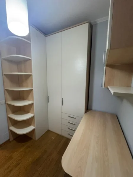 Tirane, jepet me qera apartament 2+1+Ballkon Kati 7, 97 m² 600 € (rruga asim vokshi)