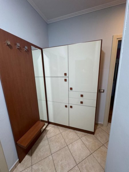 Tirane, jepet me qera apartament 2+1+Ballkon Kati 7, 97 m² 600 € (rruga asim vokshi)