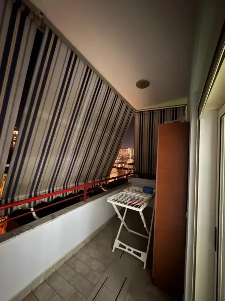 Tirane, jepet me qera apartament 2+1+Ballkon Kati 7, 97 m² 600 € (rruga asim vokshi)