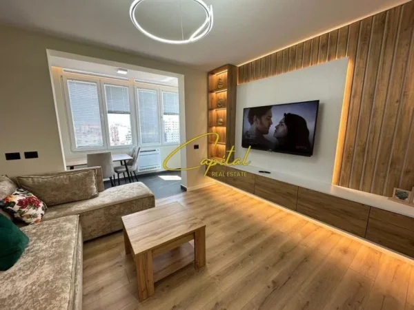 Tirane, jepet me qera apartament 1+1 Kati 11, 70 m² 800 € (PAZARI I RI)