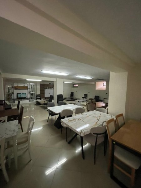 Tirane, jepet me qera dyqan Kati 0, 360 m² 7.500 € (BULEVARDI ZOGU I PARE )