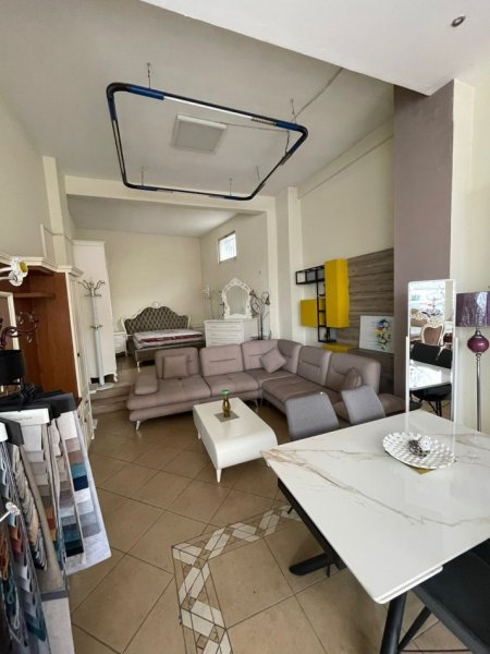 Tirane, jepet me qera dyqan Kati 0, 360 m² 7.500 € (BULEVARDI ZOGU I PARE )