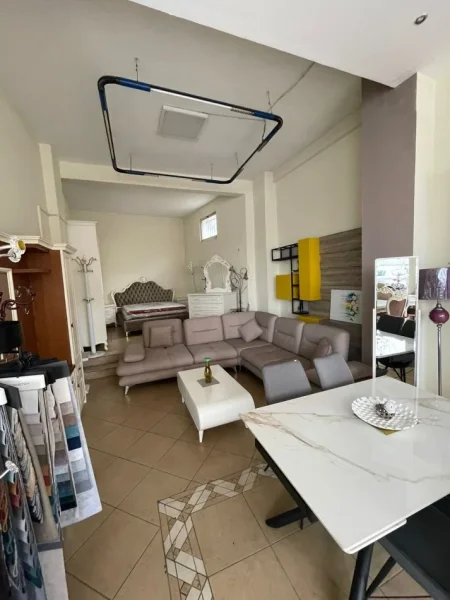 Tirane, jepet me qera dyqan Kati 0, 360 m² 7.500 € (BULEVARDI ZOGU I PARE )