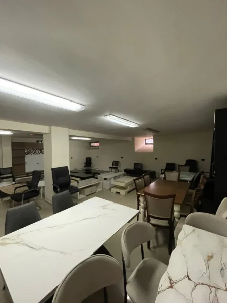 Tirane, jepet me qera dyqan Kati 0, 360 m² 7.500 € (BULEVARDI ZOGU I PARE )