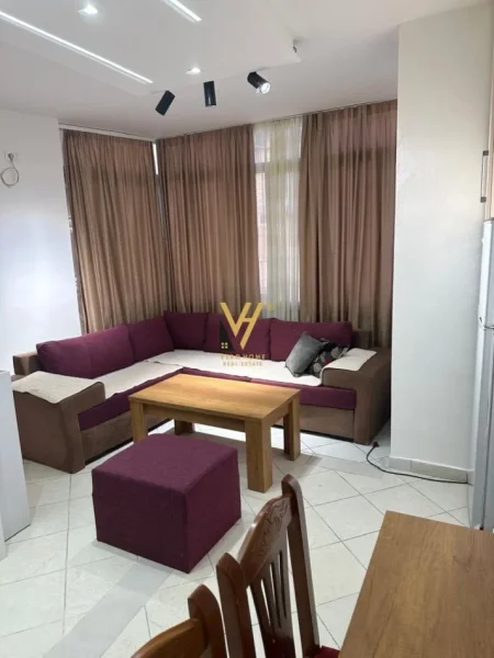 Tirane, jepet me qera apartament 2+1+Ballkon Kati 9, 75 m² 350 € (SHENGJIN)