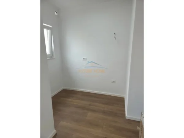 Shitet, Apartament 1+1, Tregu i ri elektrik, Tiranë.  (AREA62924)