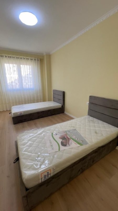 Tirane, jepet me qera apartament 2+1 Kati 3, 95 m² 550 € (GRAND GALLERIA)