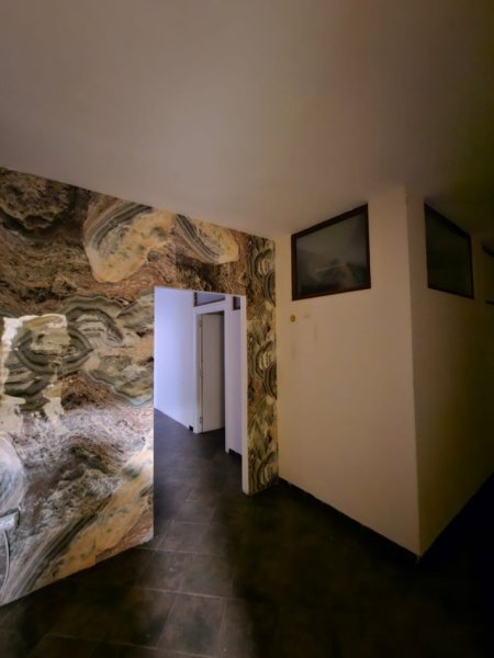 Tirane, jepet me qera zyre Kati 4, 330 m² 2.000 € (stacioni i trenit)