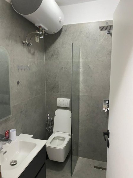 Tirane, jepet me qera garsonier 1+1 , 40 m² 485 € (rruga e bogdaneve)