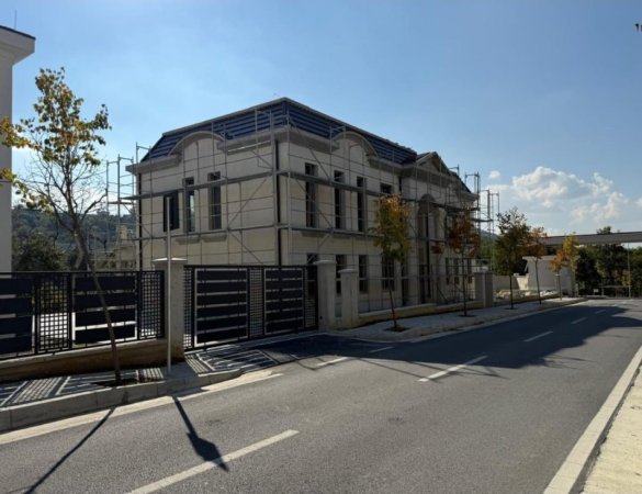 Tirane, shitet Vile 3 Katshe Kati 0, 858 m² 2.850.000 € (Collina Verde)