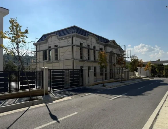 Tirane, shitet Vile 3 Katshe Kati 0, 858 m² 2.850.000 € (Collina Verde)