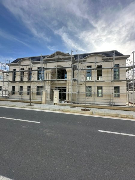 Tirane, shitet Vile 3 Katshe Kati 0, 858 m² 2.850.000 € (Collina Verde)