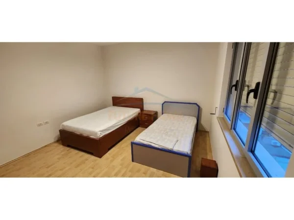 Tirane, jepet me qera apartament 2+1 Kati 4, 124 m² 850 € (Kopshti Zoologjik)