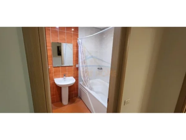 Tirane, jepet me qera apartament 2+1 Kati 4, 124 m² 850 € (Kopshti Zoologjik)