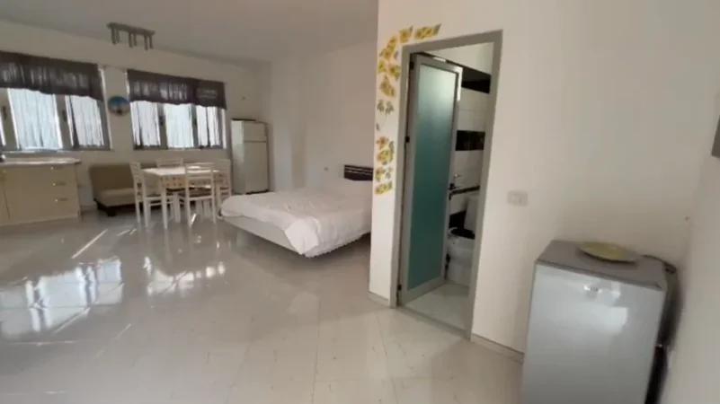 Tirane, jepet me qera garsonier 1+1 Kati 0, 240 m² 1.100 € (prush)