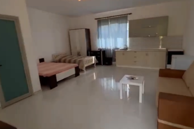 Tirane, jepet me qera garsonier 1+1 Kati 0, 240 m² 1.100 € (prush)