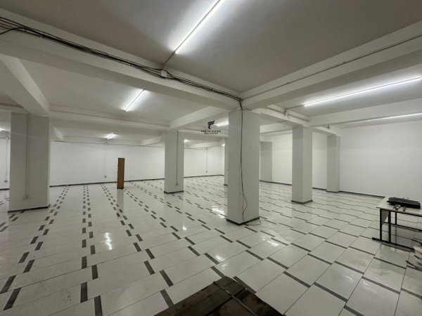 Tirane, jepet me qera dyqan Kati -1, 280 m² 1.300 € (ASTIR)