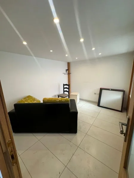 Tirane, jepet me qera dyqan Kati -1, 280 m² 1.300 € (ASTIR)