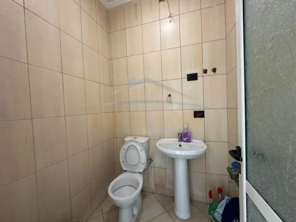 Tirane, jepet me qera ambjent biznesi Kati 0, 50 m² 500 € (Unaza e re)