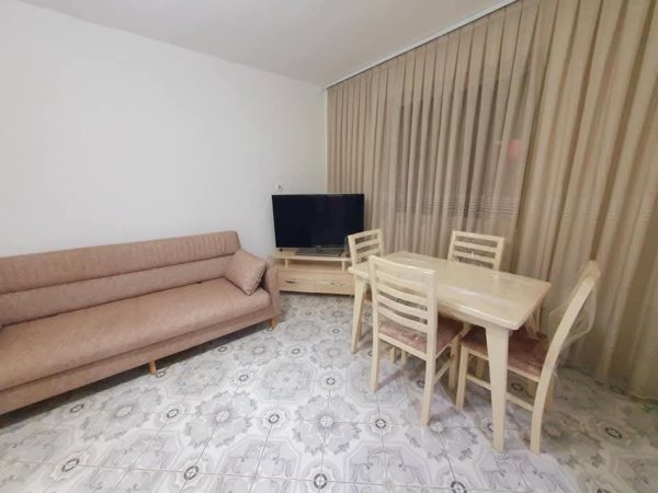 Tirane, jepet me qera apartament 1+1+Ballkon Kati 3, 65 m² 450 €
