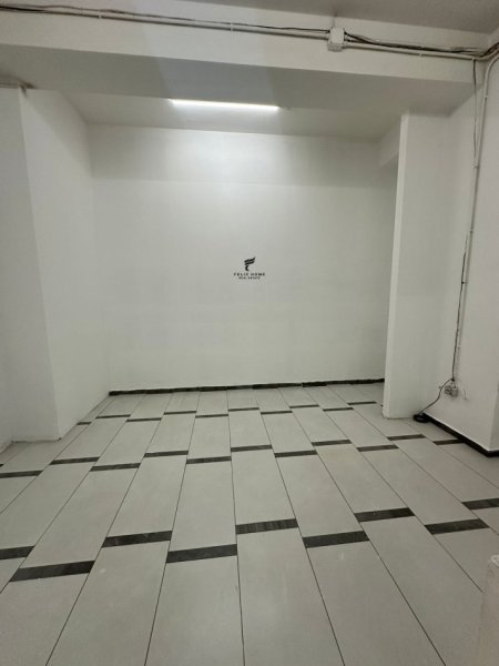 Tirane, jepet me qera magazine Kati -1, 280 m² 1.300 € (ASTIR)