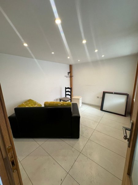 Tirane, jepet me qera magazine Kati -1, 280 m² 1.300 € (ASTIR)