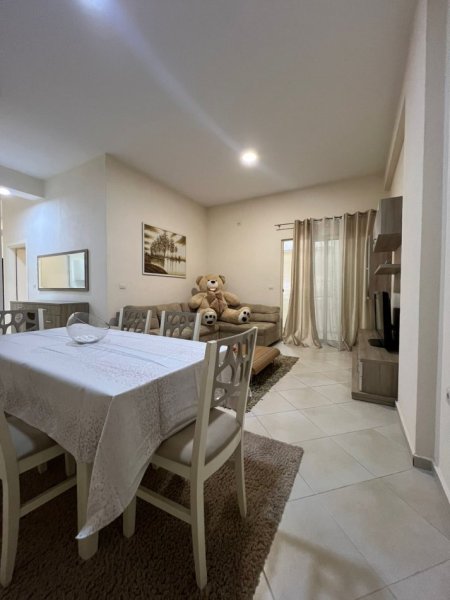 Tirane, jepet me qera apartament 1+1+Ballkon Kati 1, 70 m² 400 € 