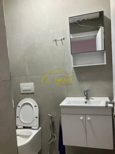 Tirane, jepet me qera apartament 1+1 Kati 4, 35 m² 500 € (QENDER)