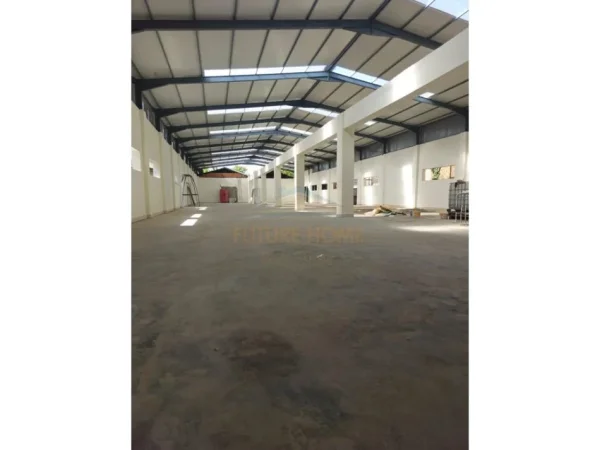 Tirane, shitet ambjent biznesi Kati 0, 978 m² 2.000.000 € (Kombinat)