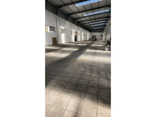 Tirane, shitet ambjent biznesi Kati 0, 978 m² 2.000.000 € (Kombinat)