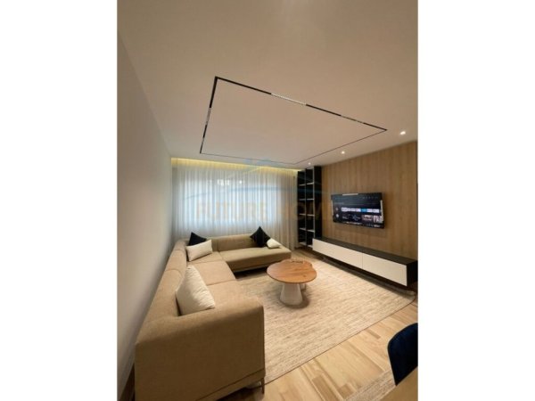 Tirane, jepet me qera apartament 2+1+2+Verandë Kati 2, 103 m² 1.200 € (Liqeni i Thate, Kompleksi FZ)
