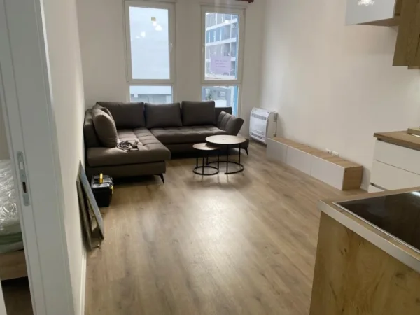 Tirane, jepet me qera apartament 1+1 , 62 m² 400 € (Univers City)