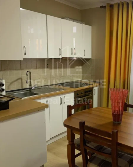 Tirane, jepet me qera apartament 2+1 Kati 3, 70 m² 500 € 