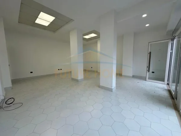 Tirane, jepet me qera ambjent biznesi Kati 0, 50 m² 500 € (ASTIR , Prane Market JATA)
