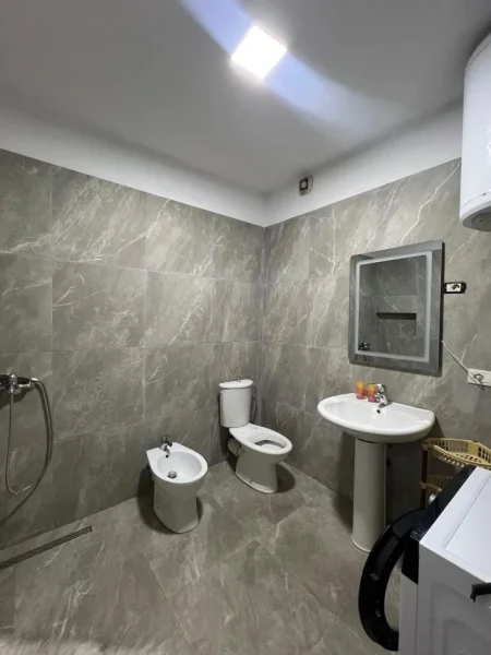 Tirane, jepet me qera apartament 1+1+Ballkon Kati 3, 60 m² 520 € 