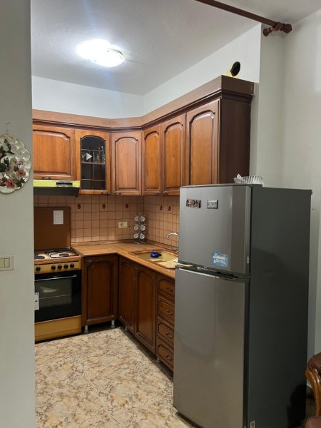Tirane, jepet me qera apartament 1+1+Ballkon Kati 3, 60 m² 520 € 