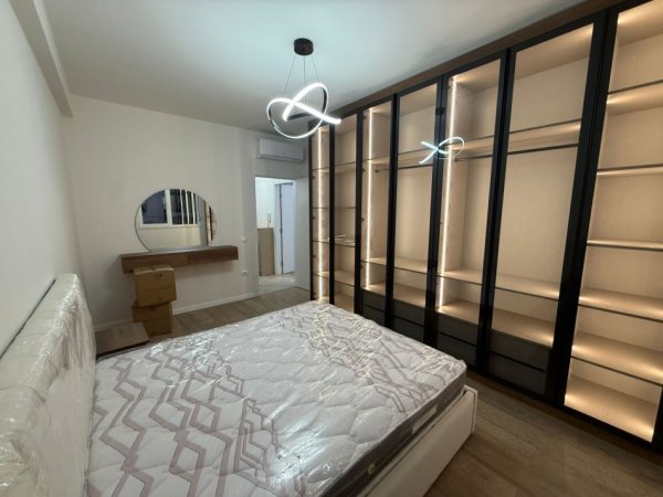 Tirane, jepet me qera apartament 1+1+Ballkon Kati 1, 67 m² 800 € (Komuna e parisit)