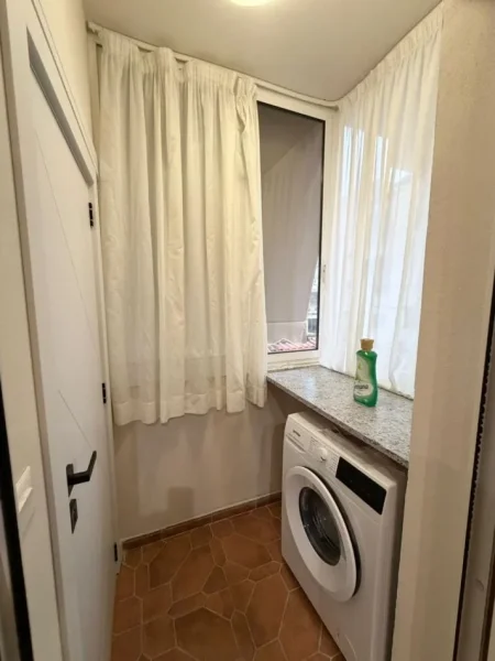 Tirane, jepet me qera apartament 1+1+Ballkon Kati 2, 65 m² 600 € 