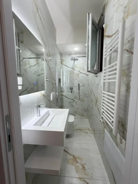 Tirane, jepet me qera apartament 1+1+Ballkon Kati 2, 65 m² 600 € 