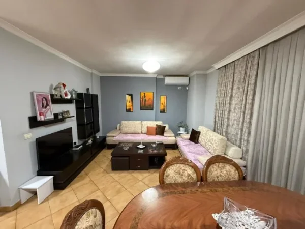 Tirane, jepet me qera apartament 1+1+Aneks+Ballkon , 81 m² 550 € (Rruga Dritan Hoxha)