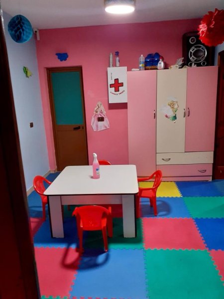 Tirane, jepet me qera ambjent biznesi , 200 m² 1.000 € (YZBERISHT)